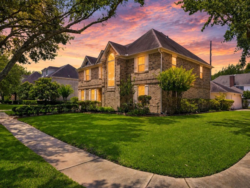 906 Venice Street, Sugar Land, TX 77478