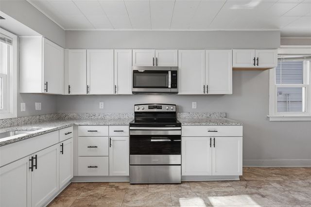 231 32nd Street NE, Cedar Rapids, IA 52402