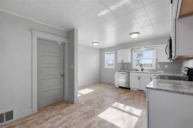 231 32nd Street NE, Cedar Rapids, IA 52402