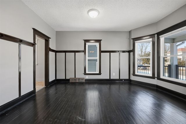 231 32nd Street NE, Cedar Rapids, IA 52402