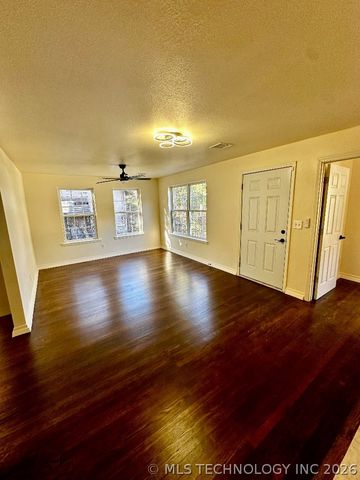 4716 E 2nd Street S, Tulsa, OK 74112