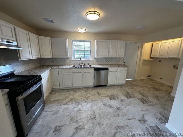 4716 E 2nd Street S, Tulsa, OK 74112