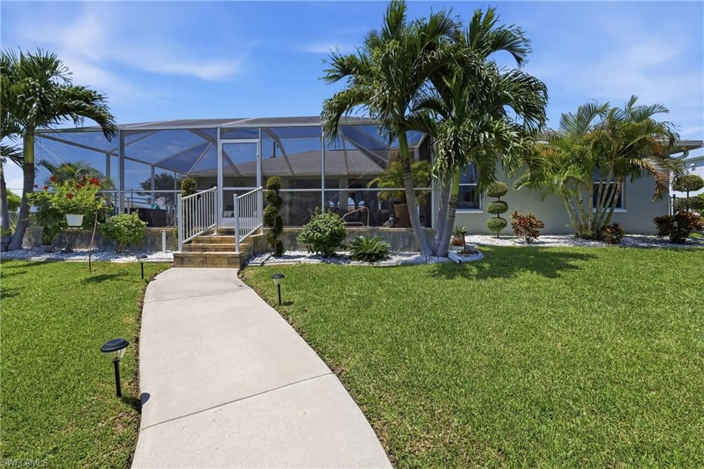 Image 12 of property listing at 522 SE 4th ST, Cape Coral, FL 33990