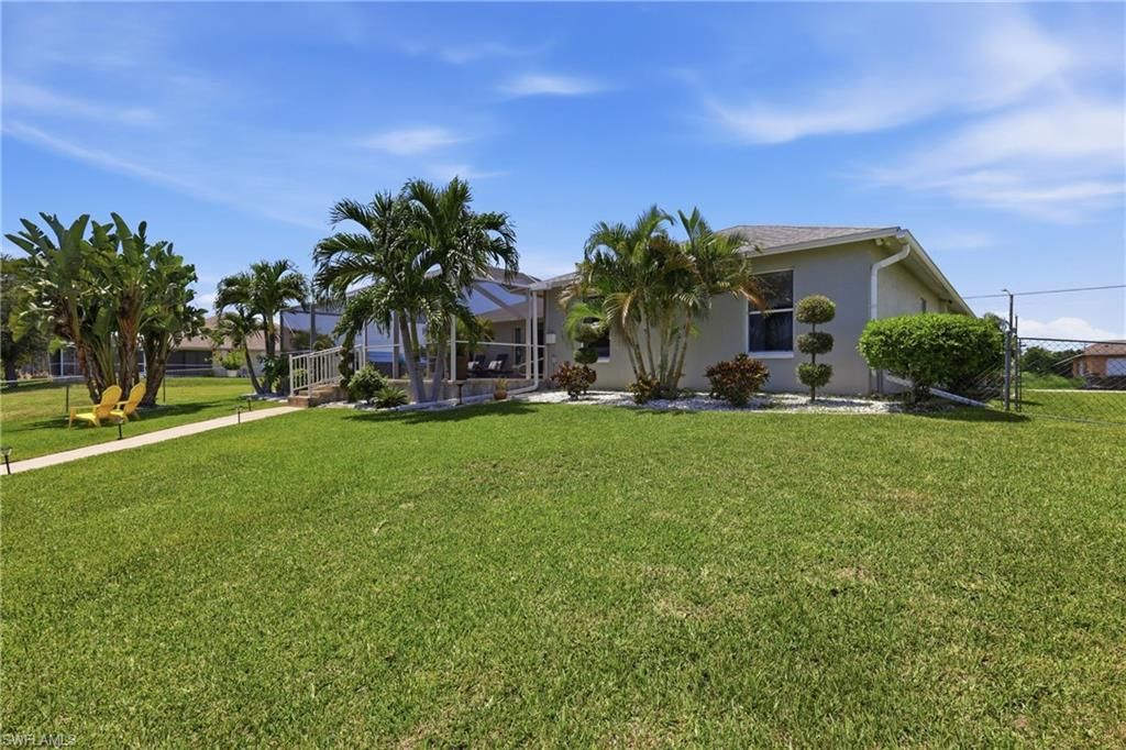 Image 13 of property listing at 522 SE 4th ST, Cape Coral, FL 33990