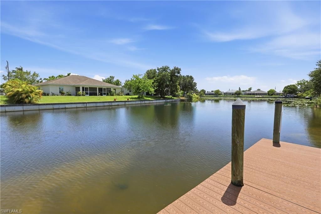Image 14 of property listing at 522 SE 4th ST, Cape Coral, FL 33990