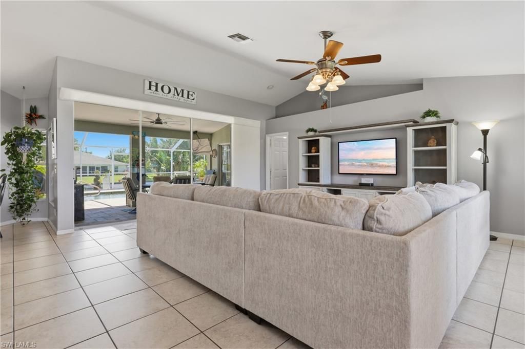 Image 16 of property listing at 522 SE 4th ST, Cape Coral, FL 33990