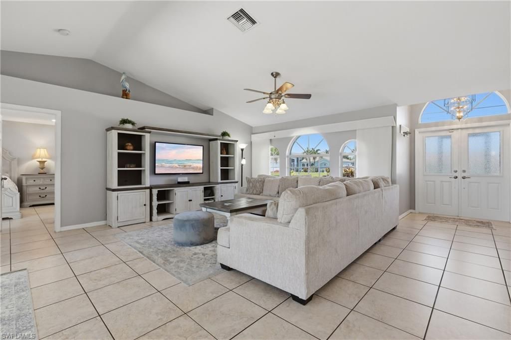 Image 19 of property listing at 522 SE 4th ST, Cape Coral, FL 33990
