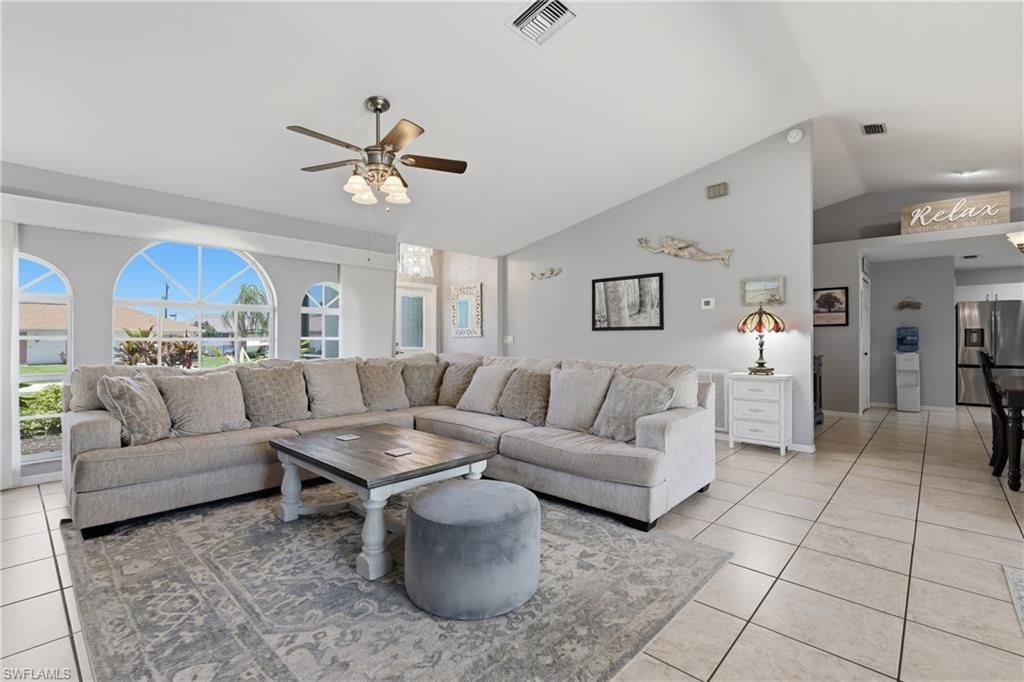 Image 2 of property listing at 522 SE 4th ST, Cape Coral, FL 33990