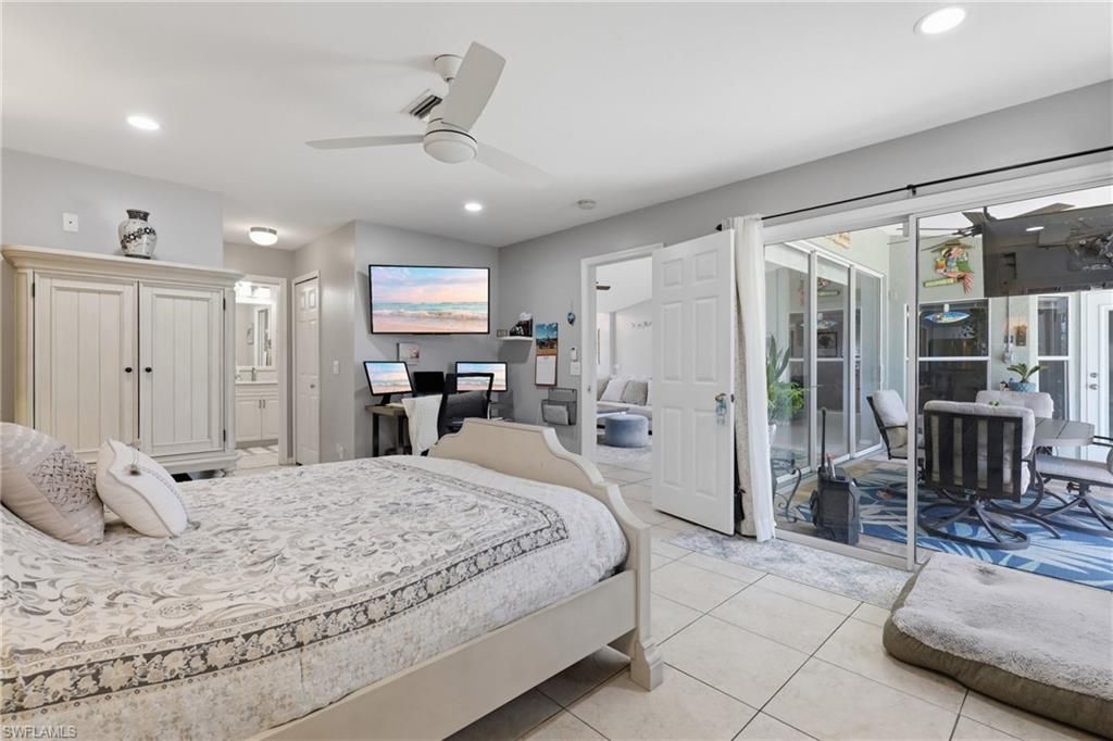 Image 21 of property listing at 522 SE 4th ST, Cape Coral, FL 33990