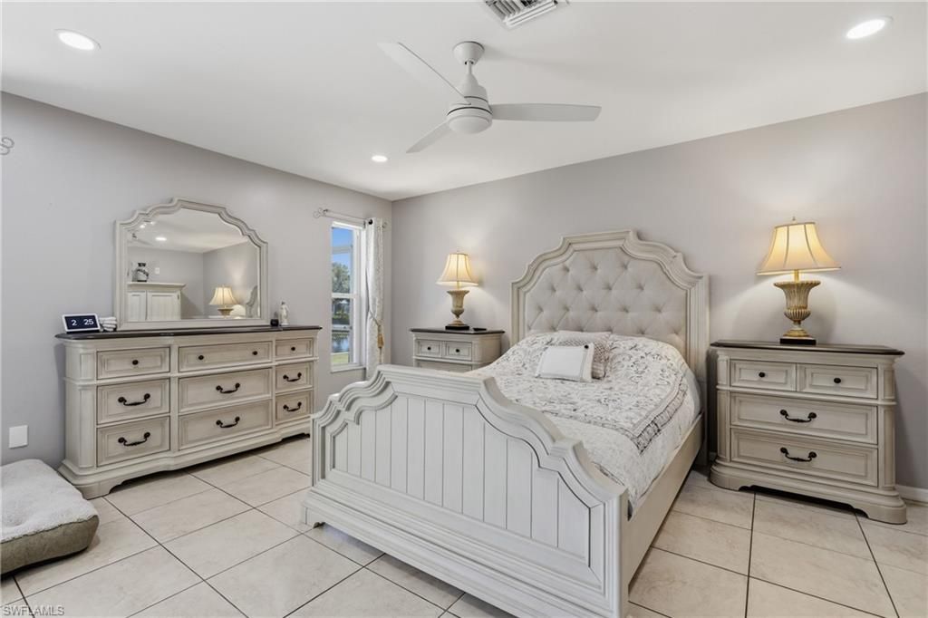 Image 22 of property listing at 522 SE 4th ST, Cape Coral, FL 33990