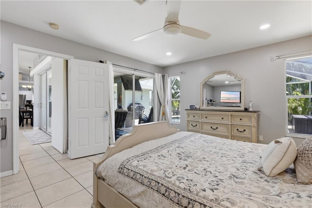 Image 23 of property listing at 522 SE 4th ST, Cape Coral, FL 33990