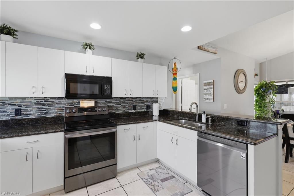Image 29 of property listing at 522 SE 4th ST, Cape Coral, FL 33990