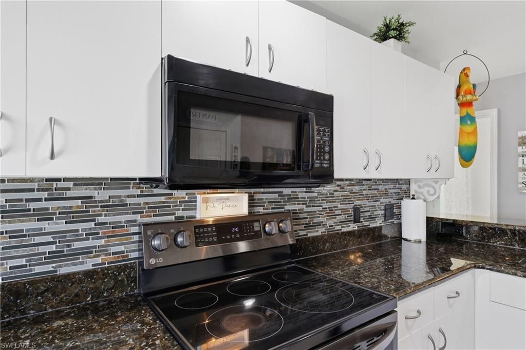 Image 30 of property listing at 522 SE 4th ST, Cape Coral, FL 33990