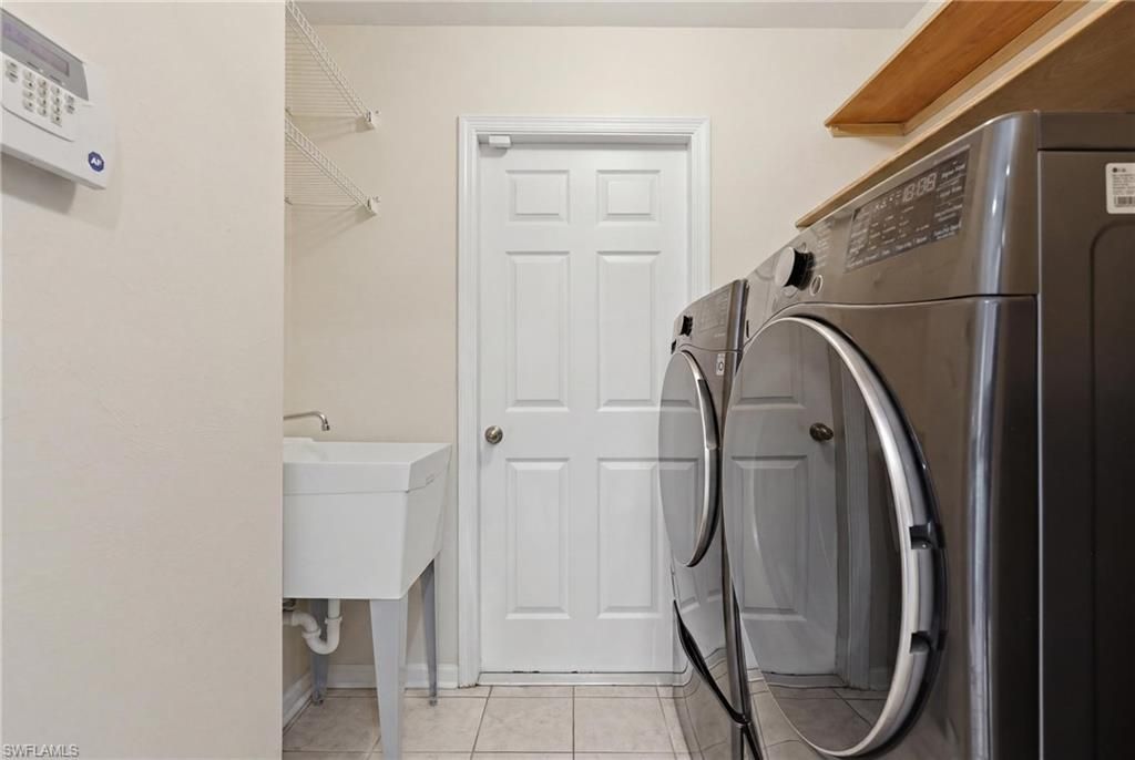 Image 32 of property listing at 522 SE 4th ST, Cape Coral, FL 33990