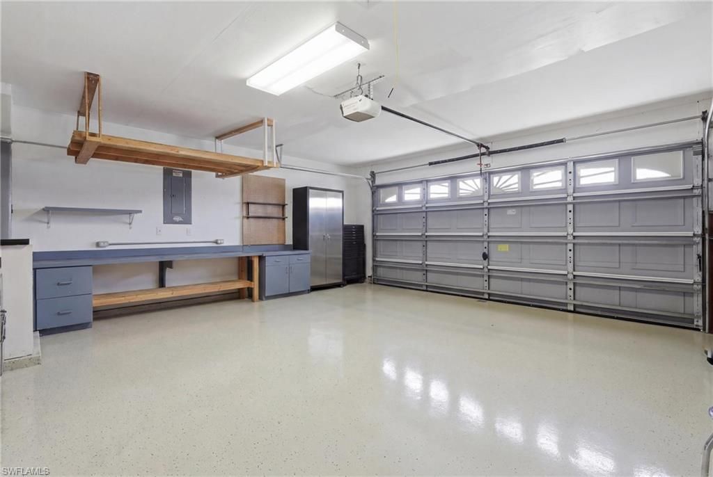 Image 33 of property listing at 522 SE 4th ST, Cape Coral, FL 33990