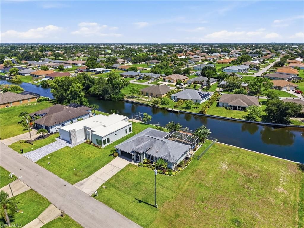 Image 43 of property listing at 522 SE 4th ST, Cape Coral, FL 33990