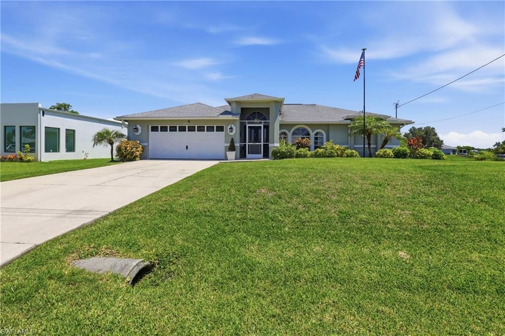 Image 6 of property listing at 522 SE 4th ST, Cape Coral, FL 33990