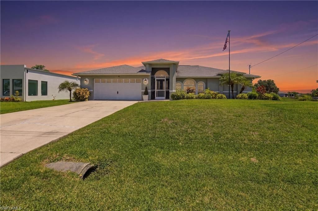 Image 7 of property listing at 522 SE 4th ST, Cape Coral, FL 33990
