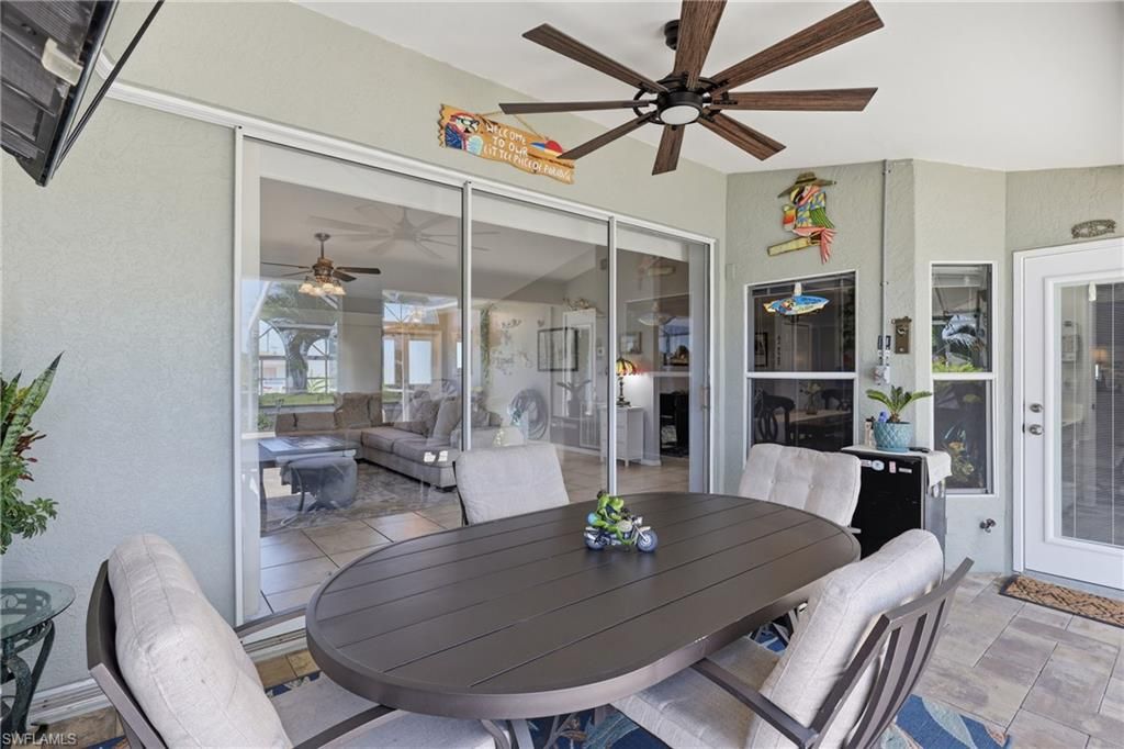 Image 9 of property listing at 522 SE 4th ST, Cape Coral, FL 33990
