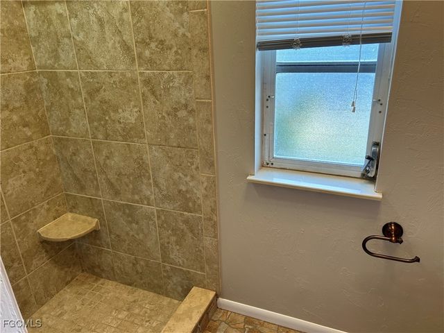 717 SE 10th AVE, Cape Coral, FL 33990