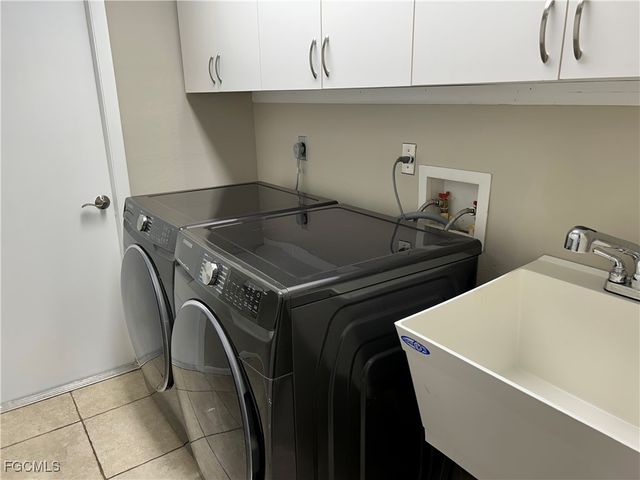 717 SE 10th AVE, Cape Coral, FL 33990