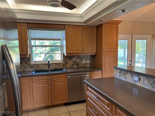 717 SE 10th AVE, Cape Coral, FL 33990