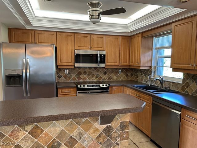 717 SE 10th AVE, Cape Coral, FL 33990