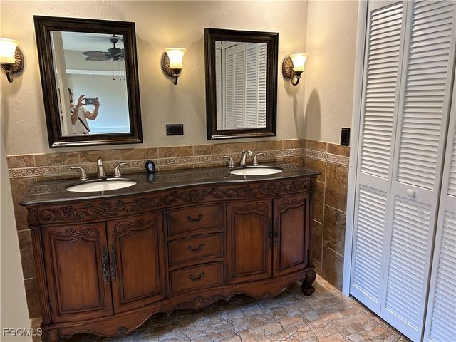 717 SE 10th AVE, Cape Coral, FL 33990