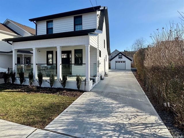 245 Garfield Avenue, Mineola, NY 11501