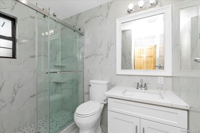 245 Garfield Avenue, Mineola, NY 11501