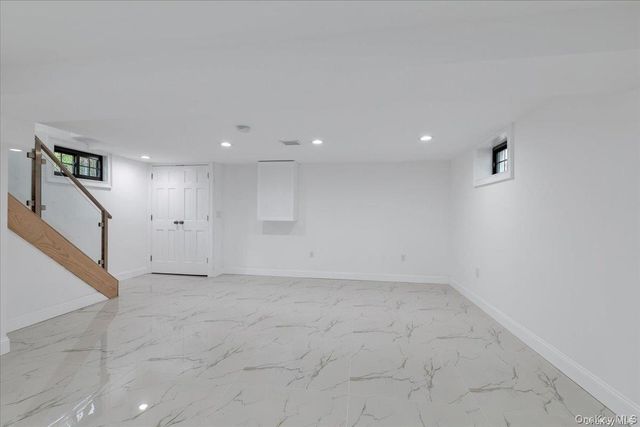 245 Garfield Avenue, Mineola, NY 11501