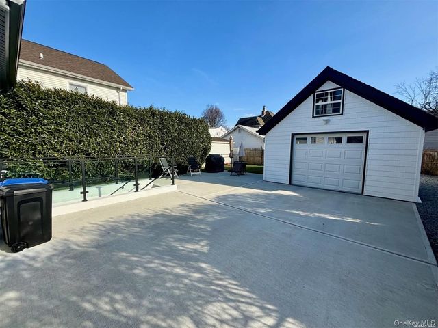 245 Garfield Avenue, Mineola, NY 11501