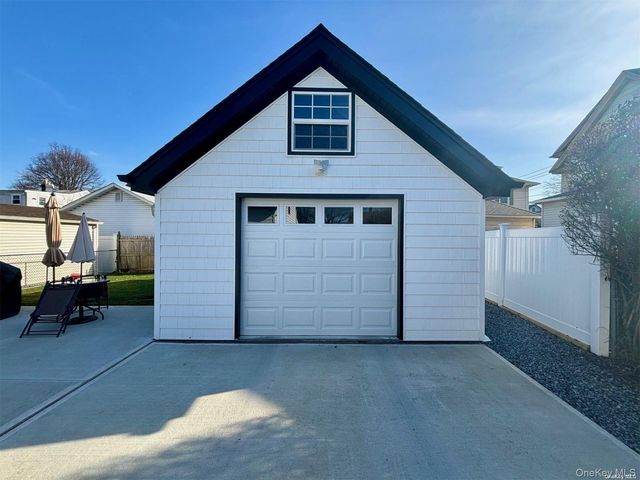 245 Garfield Avenue, Mineola, NY 11501