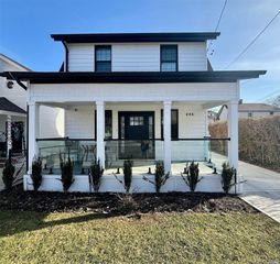 245 Garfield Avenue, Mineola, NY 11501