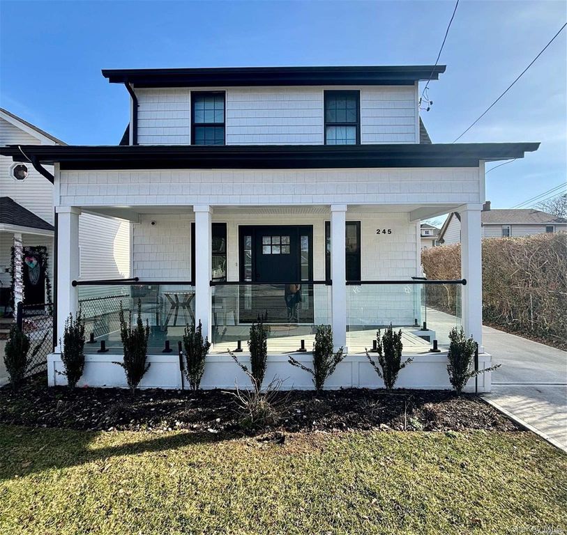 245 Garfield Avenue, Mineola, NY 11501