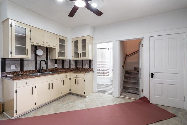 3206 N 11th STREET, Milwaukee, WI 53206
