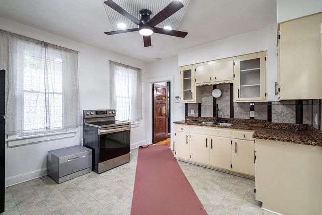 3206 N 11th STREET, Milwaukee, WI 53206