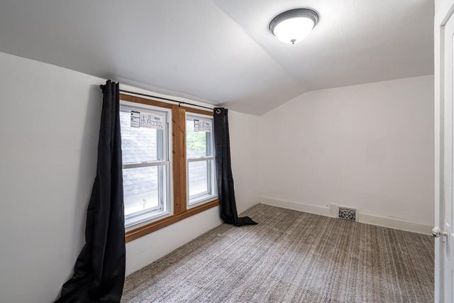 3206 N 11th STREET, Milwaukee, WI 53206