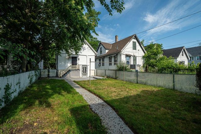 3206 N 11th STREET, Milwaukee, WI 53206