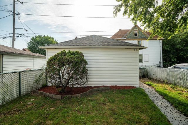 3206 N 11th STREET, Milwaukee, WI 53206