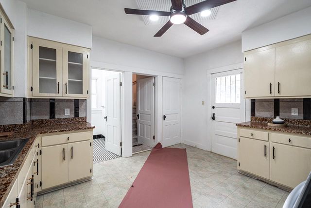 3206 N 11th STREET, Milwaukee, WI 53206