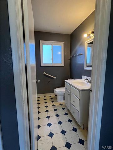 190 Lynn Meadows Lane, Florissant, MO 63033