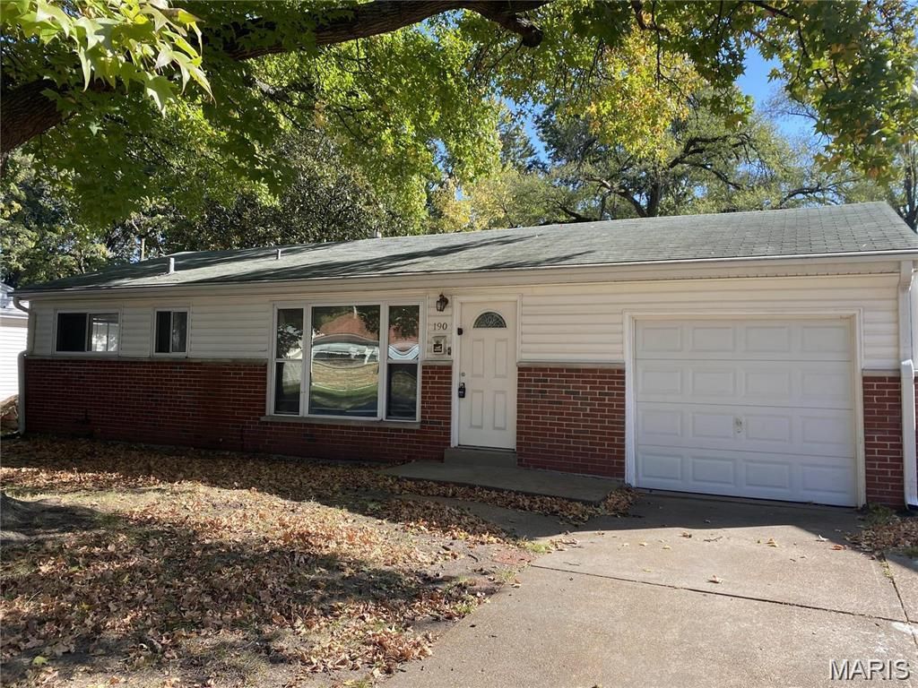 190 Lynn Meadows Lane, Florissant, MO 63033