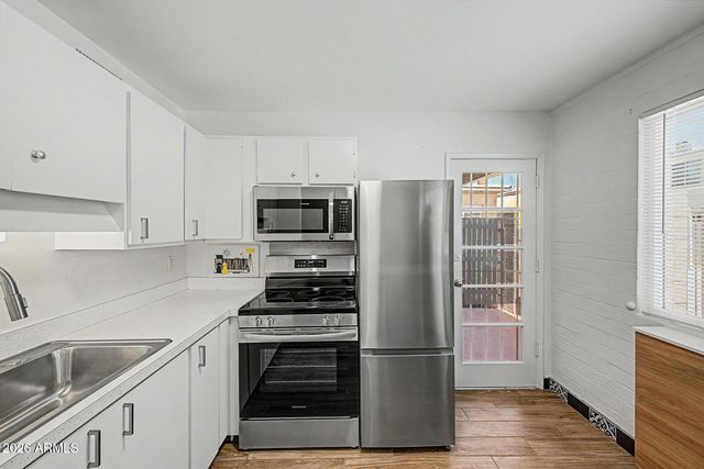 2633 W Rose Lane B114, Phoenix, AZ 85017