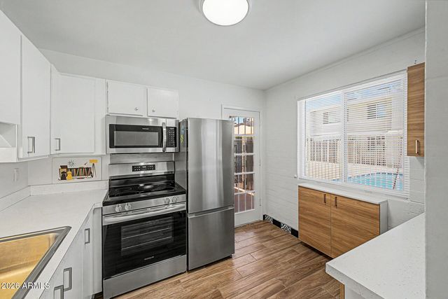2633 W Rose Lane B114, Phoenix, AZ 85017