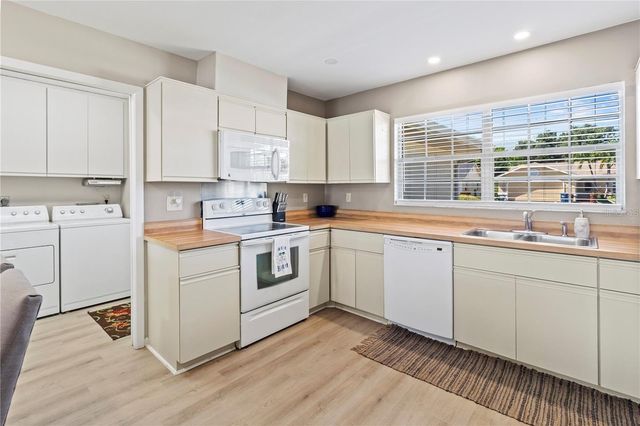 5207 88TH STREET W, Bradenton, FL 34210