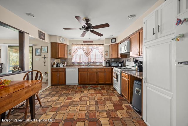 134 Willowbrook Road, Hudson, NY 12534