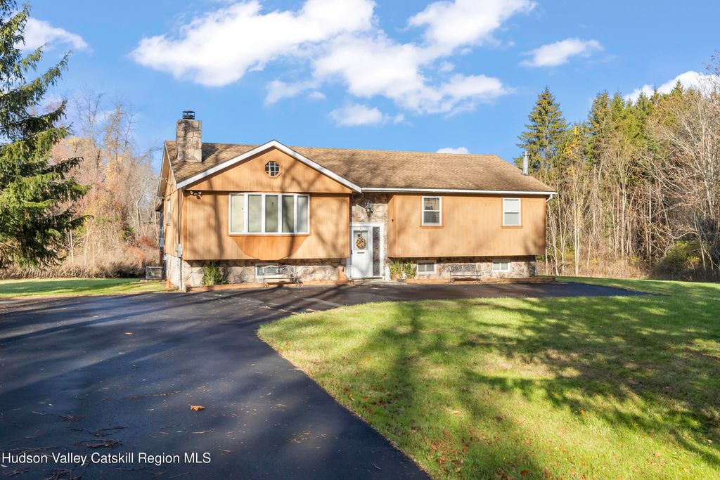 134 Willowbrook Road, Hudson, NY 12534