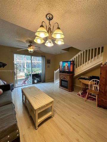 1365 W Veracruz Ln 4-10, Weston, FL 33327