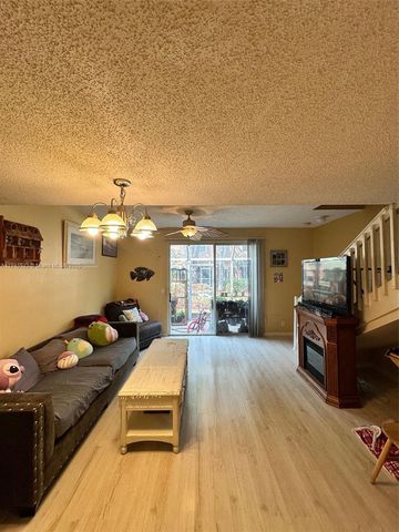 1365 W Veracruz Ln 4-10, Weston, FL 33327